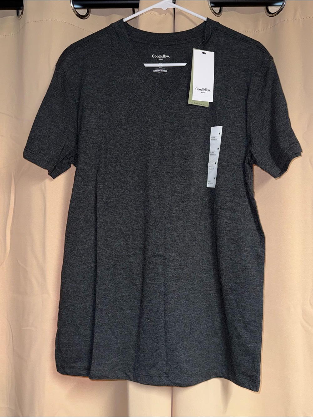 NEW goodfellow & co. v neck tshirt